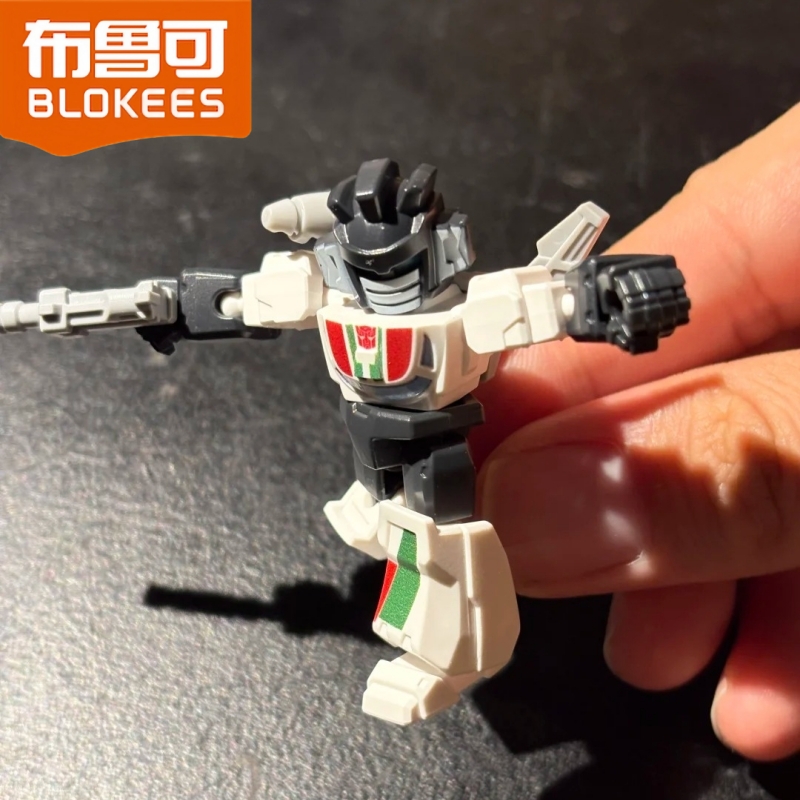 Blokees Transformers Defender  - огляд і ціна Model Kit Optimus